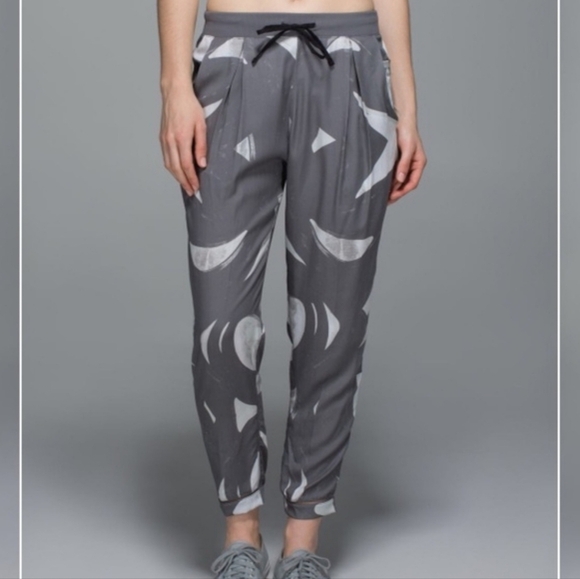 Lululemon Back Spin Stroke White Slate / Slate

 City Jogger Size M - Picture 1 of 12